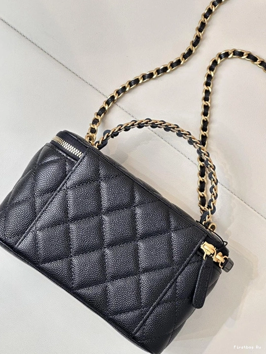 Firstbag Ru CHAIN-16x9.5x8cm WITH SMALL VANITY CHANEL CHANELASSIC 0817